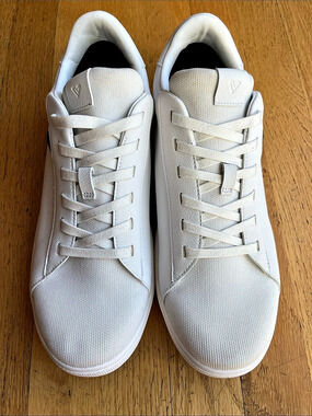 Vessi Soho Sneaker in Ivory White. Size 10 women